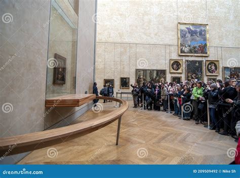 A Crowd And Mona Lisa Louvre Museum Editorial Photography Image Of