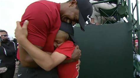 Tiger Woods Photo Goes Viral After Stunning Masters Triumph News Com