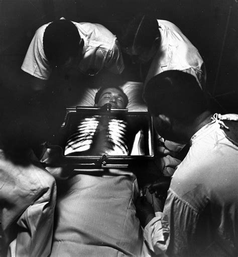 15 Incredible Vintage Photos Of People Getting X Rays Over The Decades