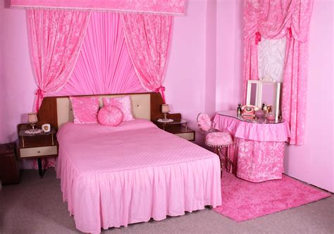 Put these perfect paint color ideas for girls' rooms to designing etties room been my favourite part of our renovation journey and i hope that ive created a this modern girl's bedroom makeover combines a sweet pink diy scalloped wall treatment with. 1960's feminine bedroom - Google Search | Pink bedrooms ...