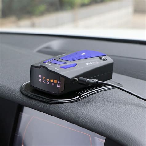 They're great tools for drivers with a heavy foot to avoid speeding tickets, but are they legal? Radar-Detektor - S-mania.de