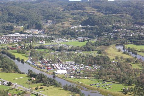 Find the best hotels in lyngdal, norway. Se Dyrskue og Lyngdal fra luften