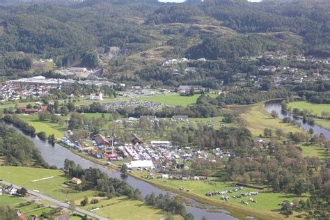 Nettkamera i nærheten av lyngdal. Se Dyrskue og Lyngdal fra luften