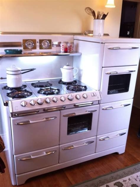 See more ideas about retro kitchen, retro kitchen appliances, vintage kitchen. Original Appliances in Cottage Kitchen - I Antique Online ...