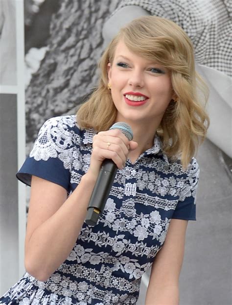 Taylor Swift At Keds Style Icons Event In Glendale Hawtcelebs