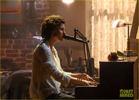 Shawn Mendes Performs Wonder At The Piano At American Music Awards