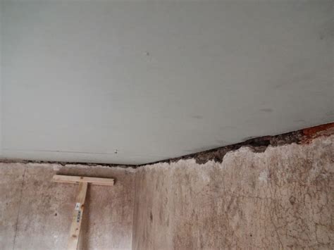 How To Fill That Gap Between The Ceiling And Wall Kezzabeth Diy