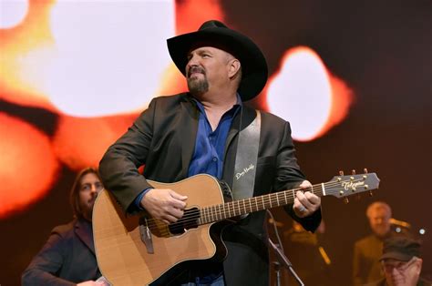 One Of Garth Brooks Biggest Chart Records Has Now Been Beaten Again