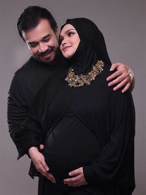 Akhirnya siti nurhaliza mengumumkan nama anak pertamanya. Siti Nurhaliza Perlihatkan Wajah Sang Anak untuk Pertama ...