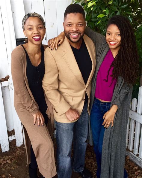 Parents, sister halle bailey & brother. @ijbailey on Twitter: "@chloeandhalle Happy B-day, big bro ...