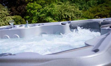 6 Best Hot Tub Brands Of 2021