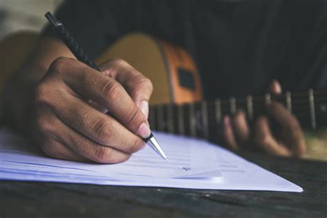 Simple Songwriting Guide How To Write Song Lyrics In 7 Steps 2024