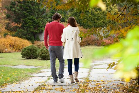 Couple Walking Shutterstock213079828 Achievement Centered Therapy