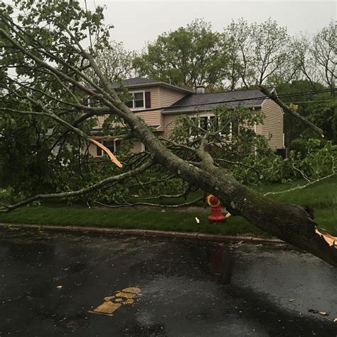 Thunderstorm Batters Nj Tens Of Thousands Without Power