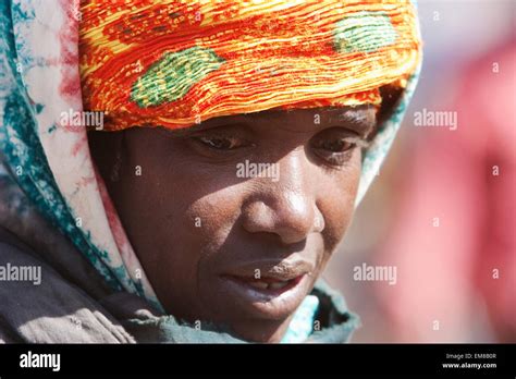 Fulani Woman At The Monday Market Djenne Mali Stock Photo Alamy