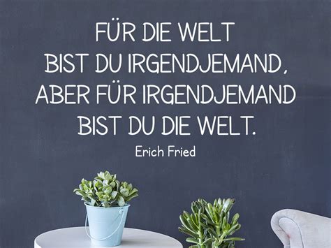 Wie wäre es denn jetzt, wenn du ganz einfach unsere sprüche, zitate oder witze als bild über whatsapp mit deinen freunden teilen könntest? Wandtattoo Für die Welt bist du | Zitat | KLEBEHELD®.DE
