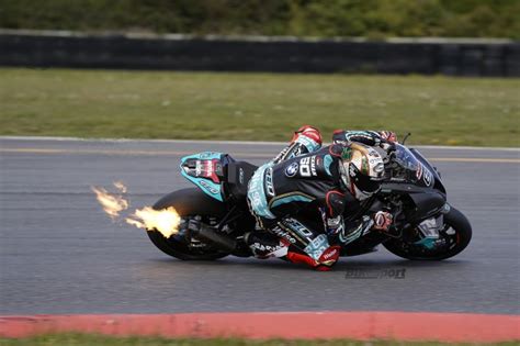 snetterton bsb hickman stays in charge after second session bikesport news