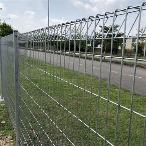 China Hot Dipped Galvanized Welded Wire Mesh Fence Brc Fence Roll Top