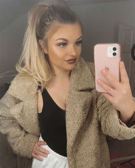Georgia Nields Instagram Photo “another Mirror Selfie 🤷🏼‍♀️🤷🏼‍♀️” Selfie Mirror Selfie