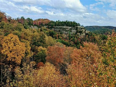 Kentuckys Balanced Rock Trail Leads To A Hidden Overlook