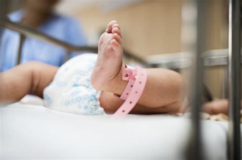 Perkembangan Bayi Mengikut Peringkat Selepas Kelahiran Yang Normal