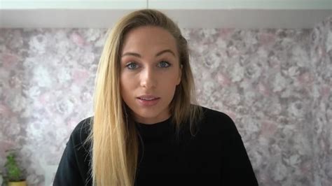 Dizzy waiter (lol) | bv. VIDEO: Youtuberka Bára Votíková odpovídala na ...