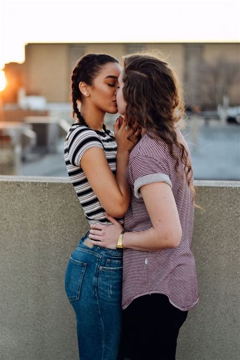 Tonåring lesbisk förförelse Erotiska och porrfoton