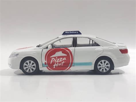 Ultra Rare Welly No 42391 Toyota Camry Pizza Hut Cinnabon White 4 34