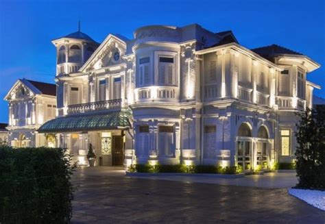 The resthouse in pulau perhentian besar is a wooden house built by the british government between wars. Magnifique manoir colonial en Malaisie