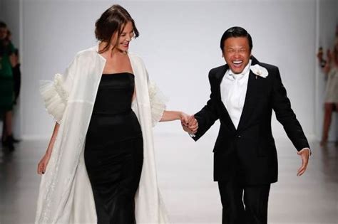 Jadi perkara ini mengukuhkan lagi nama zang toi dalam arena fesyen di sana. Dari Kuala Krai Ke New York. Datuk Zang Toi Menggenggam ...
