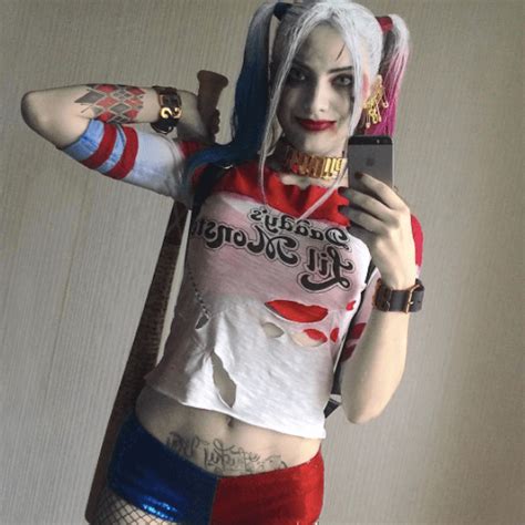 10 Harley Quinn Hairstyle Recreations Youll Want To Try