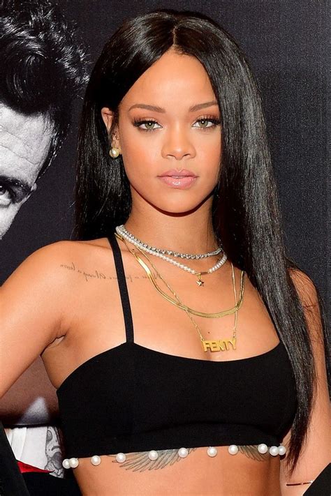 15 Of Rihannas Hairstyles That Are Cute And Dashing In 2020 Rihanna Hairstyles Rihanna Long