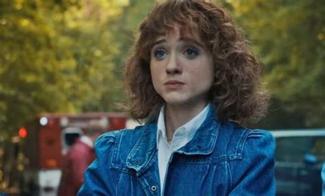 Stranger Things Fans Defend Natalia Dyer From Plastic Surgeon