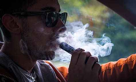 Il Health Dept Warns About Increased Dangers Of Youth Vaping
