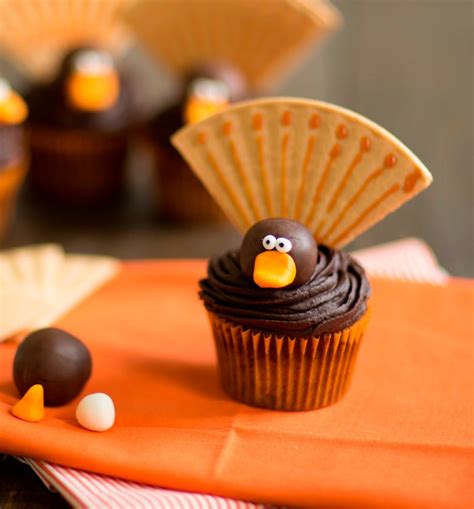 Decorating Thanksgiving Cupcakes Pilgrim Hat Thanksgiving Cupcakes Taste And Tell These