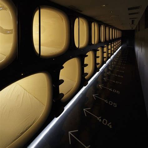 Discover what is like to stay in there and the best rated in tokyo and osaka. Capsule Hotel in Kyoto (avec images) | Hotel capsule ...