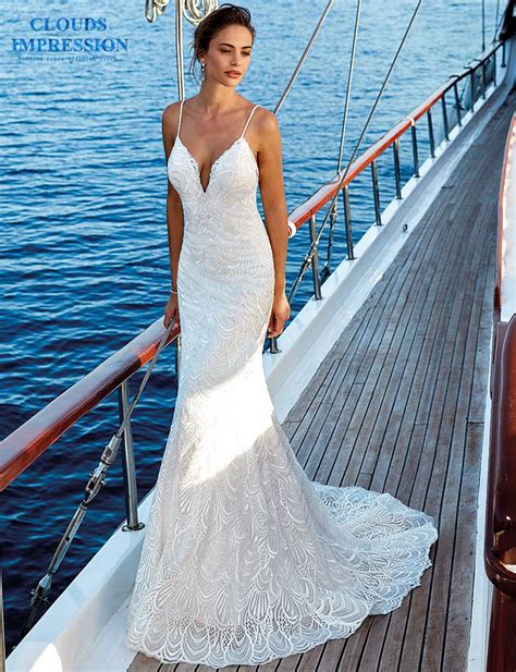 Clouds Impression Luxury V Neck 2019 Mermaid Beach Wedding Dress Lace