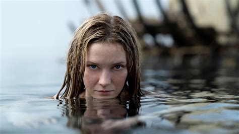 Who Is Morfydd Clark Meet The Actor Who Plays Galadriel In The Lord Of