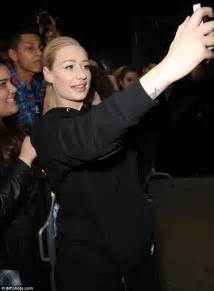 Iggy Azalea Snaps Selfies With Fans Before Good Morning