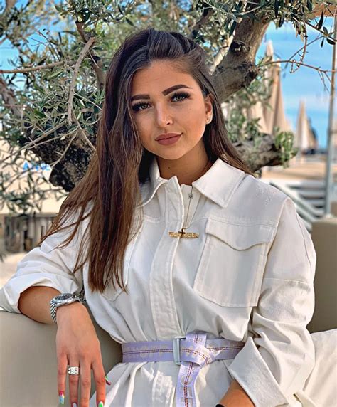 Publication Instagram Par 𝒬𝒰𝐸𝐸𝒩 𝒪𝒩 𝐹𝐿𝐸𝐸𝒦 • 27 Avril 2019 à 3 47 Utc Hala Al Turk Ootd Winter