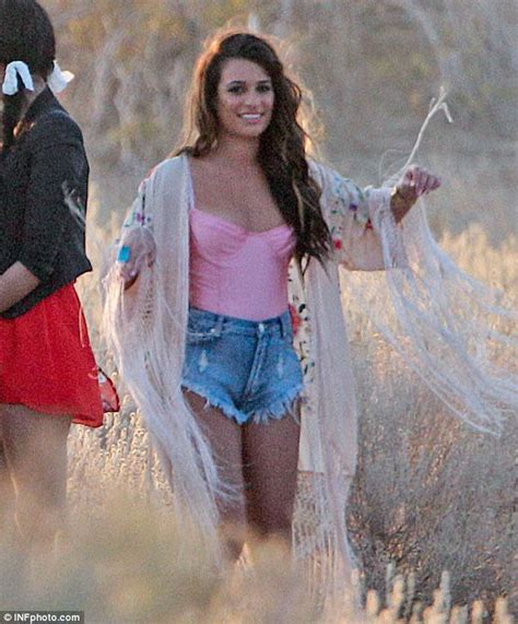 Glees Lea Michele Suffers Wardrobe Malfunction On Set Of New Video