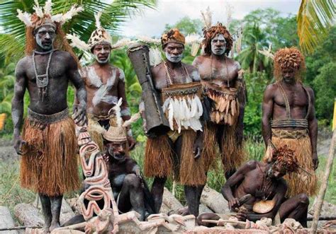 9 Pakaian Adat Papua Beserta Penjelasannya