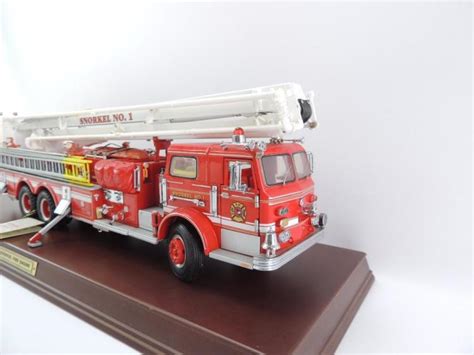 Franklin Mint Precision Models Pierce Snorkel Fire Engine With Base