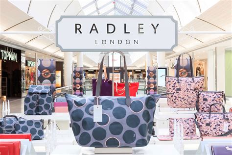 Radley Pop Up Kiosk Lakeside Double Retail