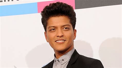 Dolce And Gabbana To Outfit Bruno Mars Next World Tour