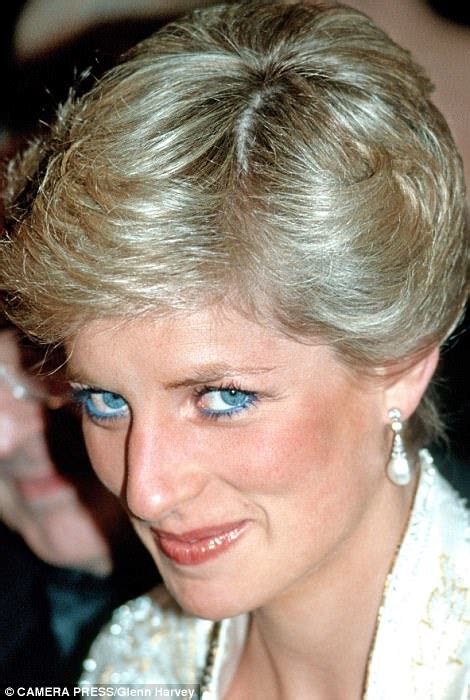 Diana Hairstyle That Was Her Crowning Glory Daily Mail Online