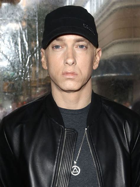 (nelson) and marshall bruce mathers, jr., who were in a band together, daddy warbucks. Eminem : Sa biographie - AlloCiné
