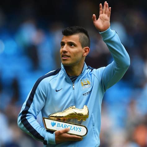 This is an informative video on every premier league golden boot winners from the year 1992 to 2020. Sergio Aguero with his Golden Boot award. (With images ...
