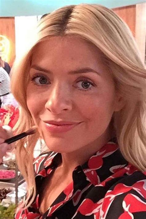 Holly Willoughbys Skincare Routine Revealed Following Those Beautiful No Makeup Selfies Holly