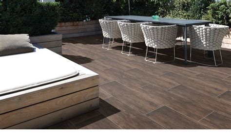 Gerne erstellen wir ihnen en angebot für ihr bauvorhaben. Terrassenfliesen in Holzoptik! #holz#fliesen#terasse in ...